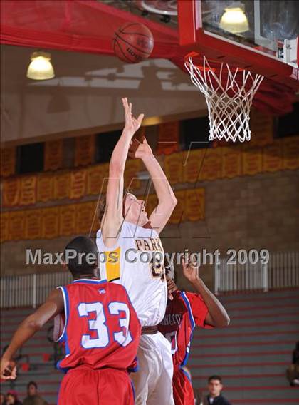 Thumbnail 3 in Washington vs Parker (MaxPreps Holiday Classic) photogallery.