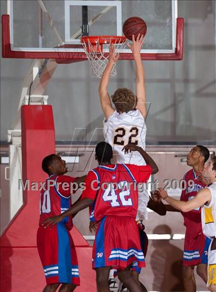 Thumbnail 3 in Washington vs Parker (MaxPreps Holiday Classic) photogallery.
