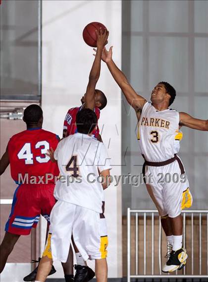 Thumbnail 2 in Washington vs Parker (MaxPreps Holiday Classic) photogallery.