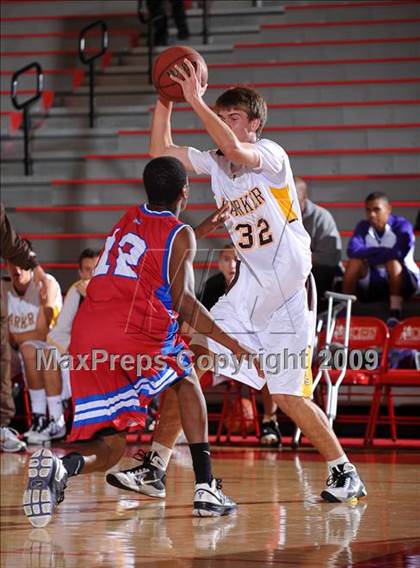 Thumbnail 1 in Washington vs Parker (MaxPreps Holiday Classic) photogallery.