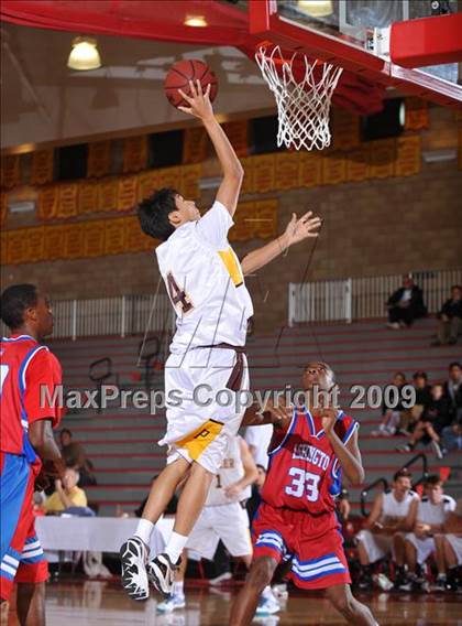 Thumbnail 1 in Washington vs Parker (MaxPreps Holiday Classic) photogallery.