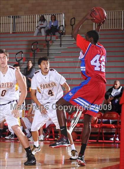Thumbnail 3 in Washington vs Parker (MaxPreps Holiday Classic) photogallery.