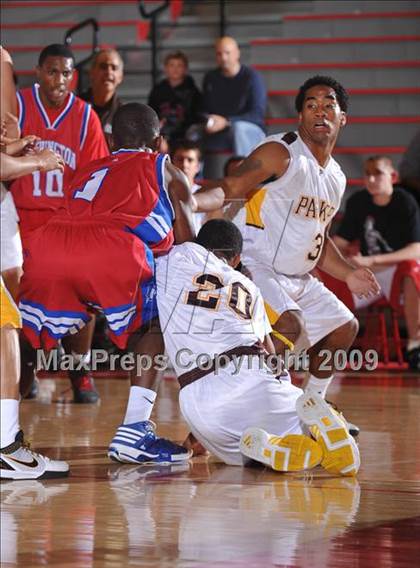 Thumbnail 1 in Washington vs Parker (MaxPreps Holiday Classic) photogallery.