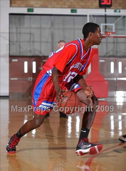 Thumbnail 2 in Washington vs Parker (MaxPreps Holiday Classic) photogallery.