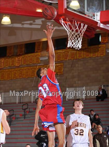 Thumbnail 2 in Washington vs Parker (MaxPreps Holiday Classic) photogallery.