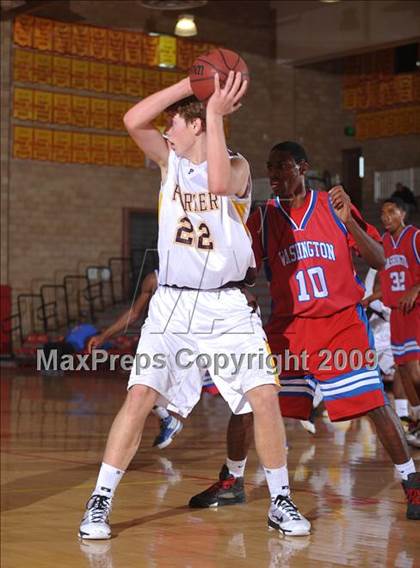Thumbnail 3 in Washington vs Parker (MaxPreps Holiday Classic) photogallery.
