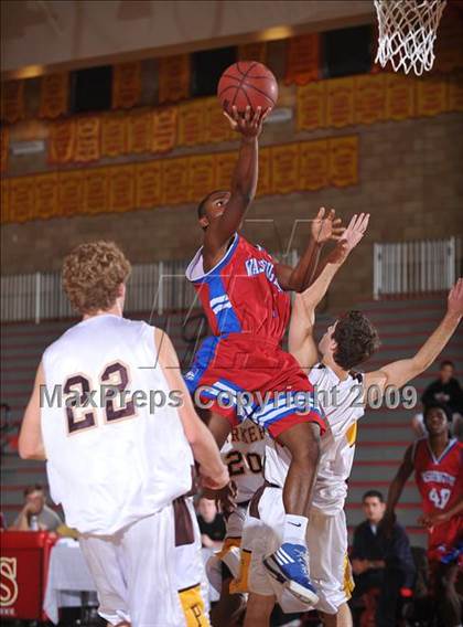 Thumbnail 2 in Washington vs Parker (MaxPreps Holiday Classic) photogallery.