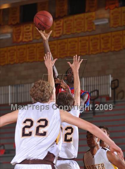 Thumbnail 2 in Washington vs Parker (MaxPreps Holiday Classic) photogallery.
