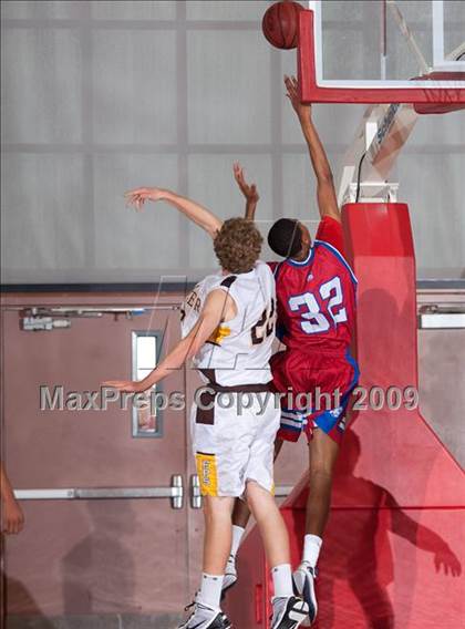 Thumbnail 1 in Washington vs Parker (MaxPreps Holiday Classic) photogallery.