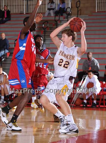 Thumbnail 1 in Washington vs Parker (MaxPreps Holiday Classic) photogallery.