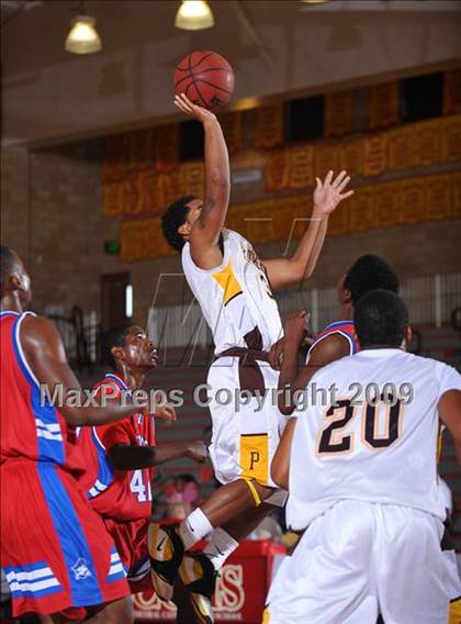 Thumbnail 3 in Washington vs Parker (MaxPreps Holiday Classic) photogallery.
