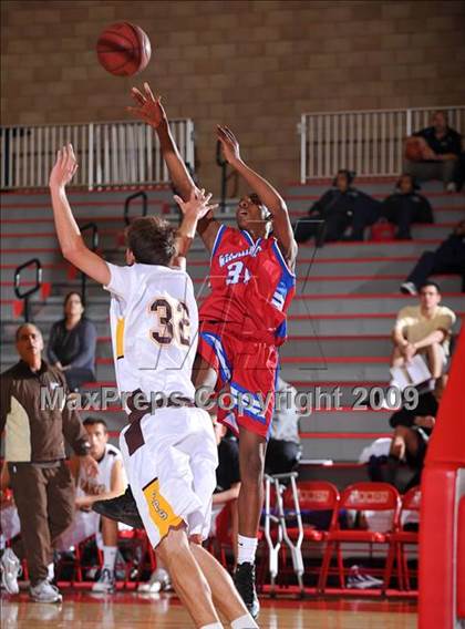 Thumbnail 1 in Washington vs Parker (MaxPreps Holiday Classic) photogallery.