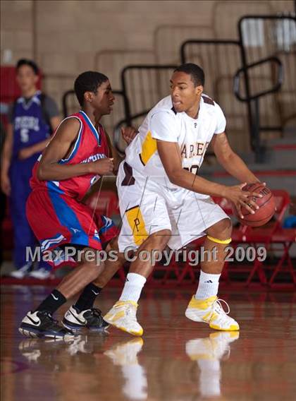 Thumbnail 3 in Washington vs Parker (MaxPreps Holiday Classic) photogallery.