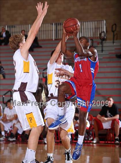 Thumbnail 1 in Washington vs Parker (MaxPreps Holiday Classic) photogallery.