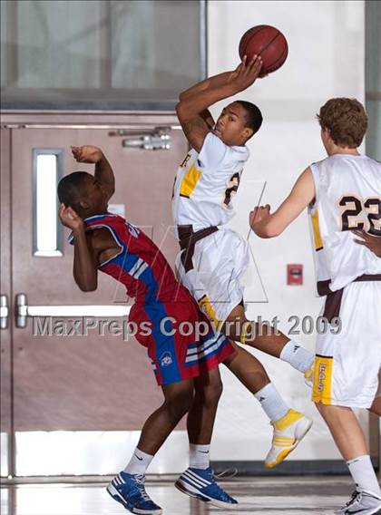 Thumbnail 1 in Washington vs Parker (MaxPreps Holiday Classic) photogallery.