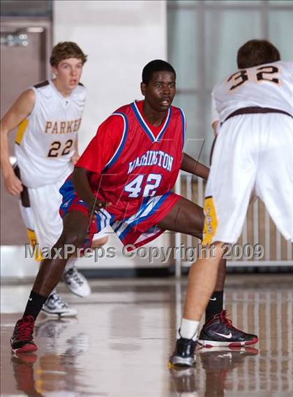 Thumbnail 2 in Washington vs Parker (MaxPreps Holiday Classic) photogallery.