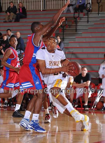 Thumbnail 2 in Washington vs Parker (MaxPreps Holiday Classic) photogallery.