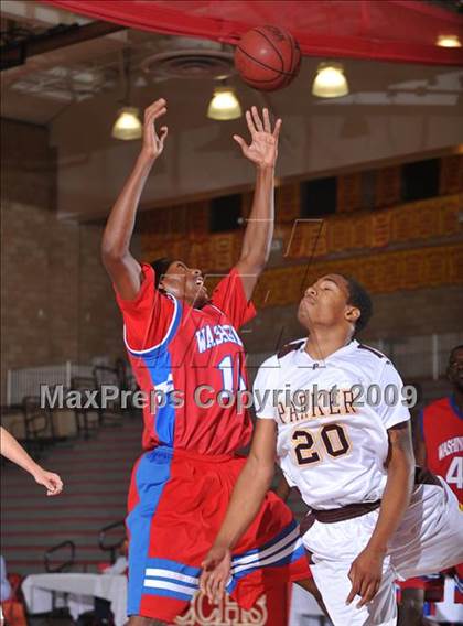 Thumbnail 3 in Washington vs Parker (MaxPreps Holiday Classic) photogallery.
