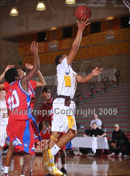 Thumbnail 3 in Washington vs Parker (MaxPreps Holiday Classic) photogallery.