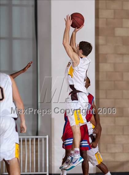 Thumbnail 3 in Washington vs Parker (MaxPreps Holiday Classic) photogallery.