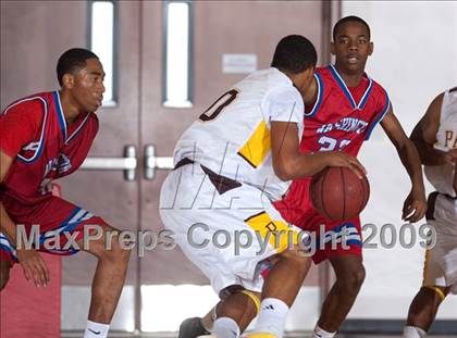 Thumbnail 3 in Washington vs Parker (MaxPreps Holiday Classic) photogallery.