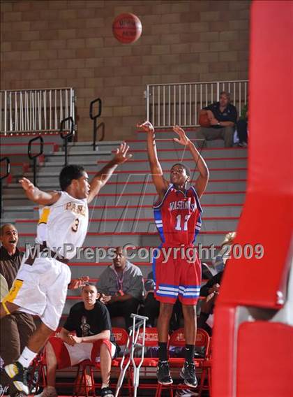 Thumbnail 3 in Washington vs Parker (MaxPreps Holiday Classic) photogallery.