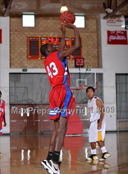 Thumbnail 3 in Washington vs Parker (MaxPreps Holiday Classic) photogallery.