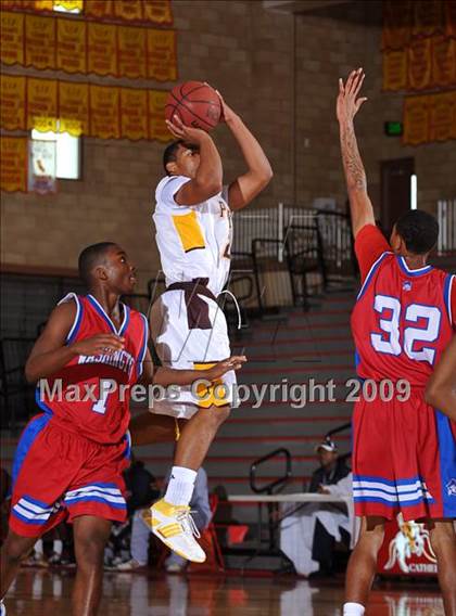 Thumbnail 1 in Washington vs Parker (MaxPreps Holiday Classic) photogallery.