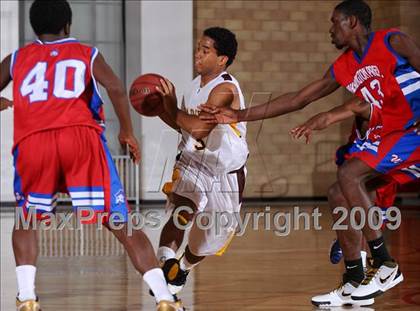 Thumbnail 1 in Washington vs Parker (MaxPreps Holiday Classic) photogallery.