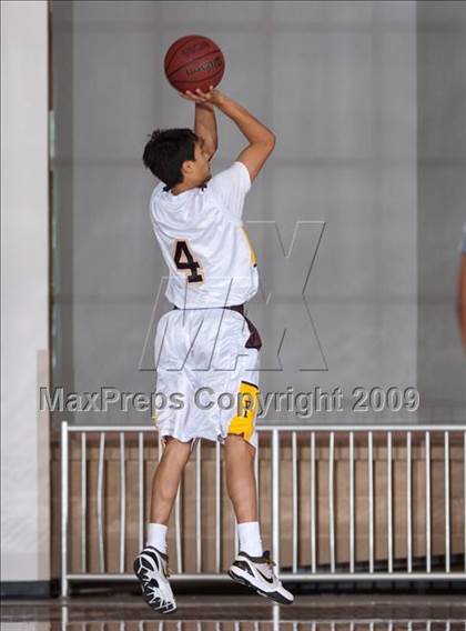Thumbnail 3 in Washington vs Parker (MaxPreps Holiday Classic) photogallery.