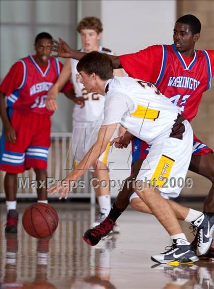 Thumbnail 1 in Washington vs Parker (MaxPreps Holiday Classic) photogallery.