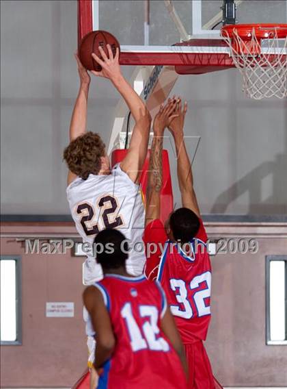Thumbnail 2 in Washington vs Parker (MaxPreps Holiday Classic) photogallery.