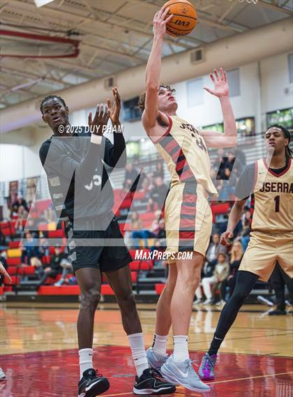 Thumbnail 2 in Servite @ JSerra Catholic photogallery.