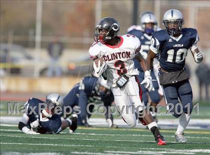 Thumbnail 2 in Lincoln vs. Clinton (PSAL Championship Division Quarterfinal) photogallery.