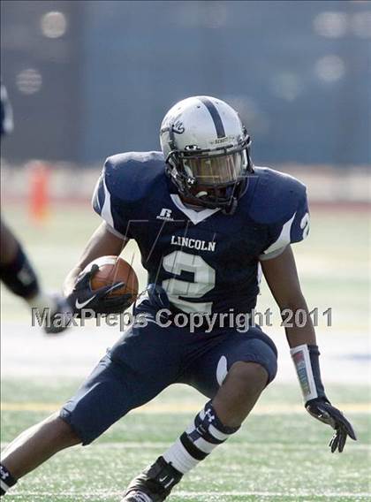 Thumbnail 3 in Lincoln vs. Clinton (PSAL Championship Division Quarterfinal) photogallery.