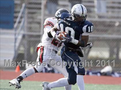 Thumbnail 2 in Lincoln vs. Clinton (PSAL Championship Division Quarterfinal) photogallery.
