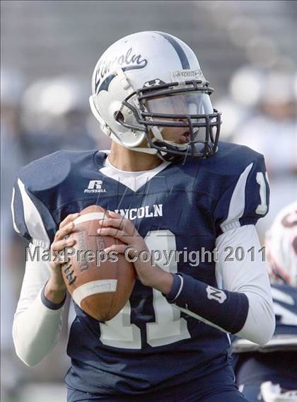 Thumbnail 2 in Lincoln vs. Clinton (PSAL Championship Division Quarterfinal) photogallery.