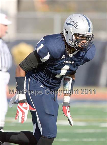Thumbnail 3 in Lincoln vs. Clinton (PSAL Championship Division Quarterfinal) photogallery.