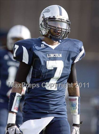 Thumbnail 2 in Lincoln vs. Clinton (PSAL Championship Division Quarterfinal) photogallery.
