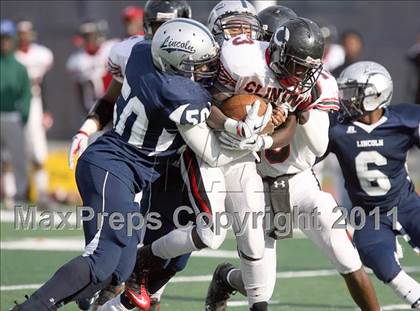 Thumbnail 2 in Lincoln vs. Clinton (PSAL Championship Division Quarterfinal) photogallery.