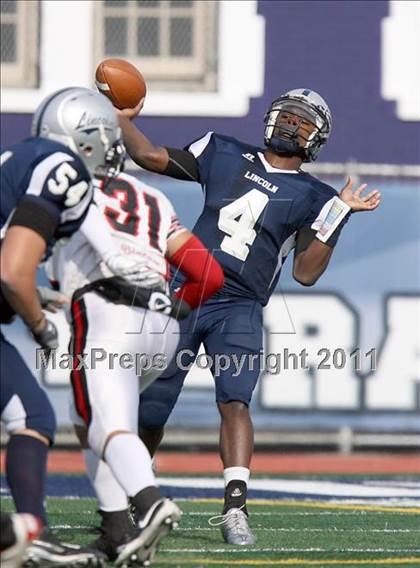 Thumbnail 2 in Lincoln vs. Clinton (PSAL Championship Division Quarterfinal) photogallery.