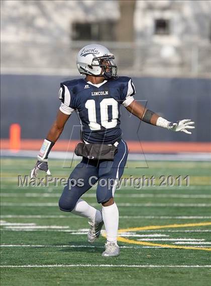 Thumbnail 2 in Lincoln vs. Clinton (PSAL Championship Division Quarterfinal) photogallery.