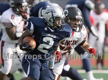 Thumbnail 1 in Lincoln vs. Clinton (PSAL Championship Division Quarterfinal) photogallery.
