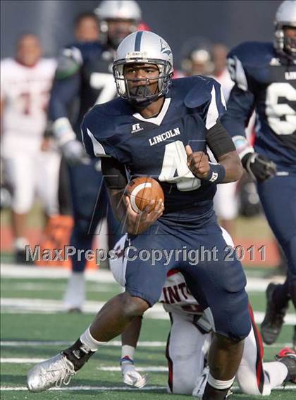 Thumbnail 3 in Lincoln vs. Clinton (PSAL Championship Division Quarterfinal) photogallery.