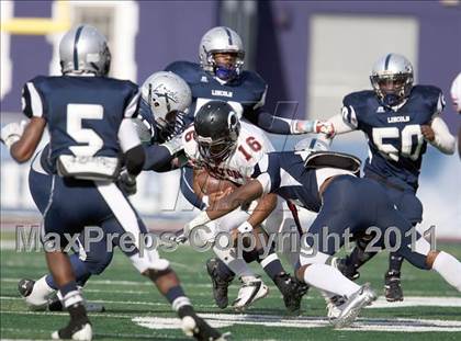 Thumbnail 3 in Lincoln vs. Clinton (PSAL Championship Division Quarterfinal) photogallery.