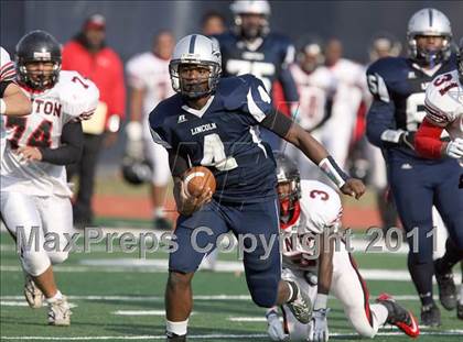 Thumbnail 1 in Lincoln vs. Clinton (PSAL Championship Division Quarterfinal) photogallery.