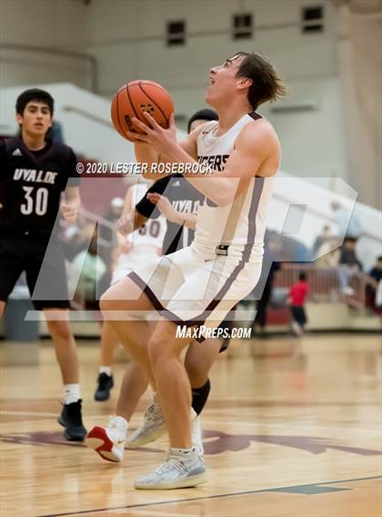 Thumbnail 1 in Uvalde @ Floresville photogallery.
