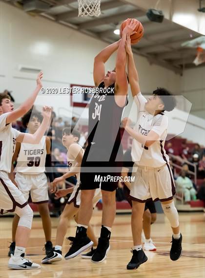 Thumbnail 3 in Uvalde @ Floresville photogallery.