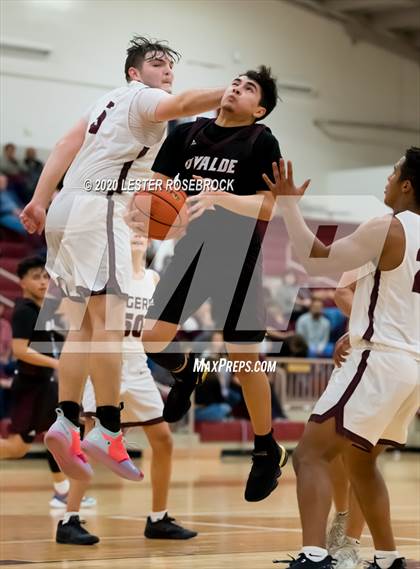 Thumbnail 1 in Uvalde @ Floresville photogallery.