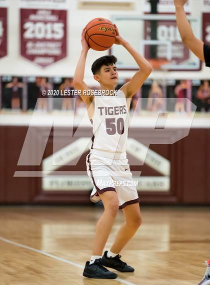 Thumbnail 1 in Uvalde @ Floresville photogallery.